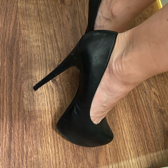 Black Aldo platform leather pumps 6” - Picture 4 of 4
